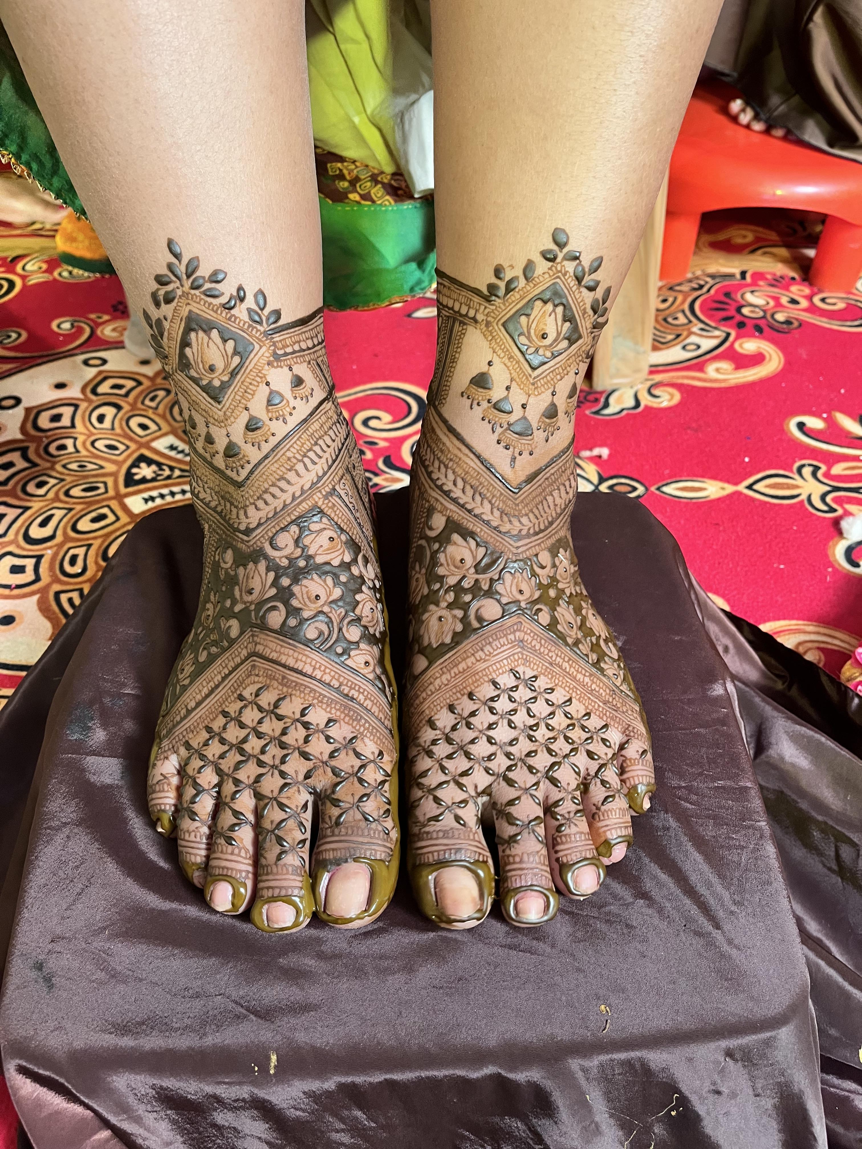 Leg mehndi design