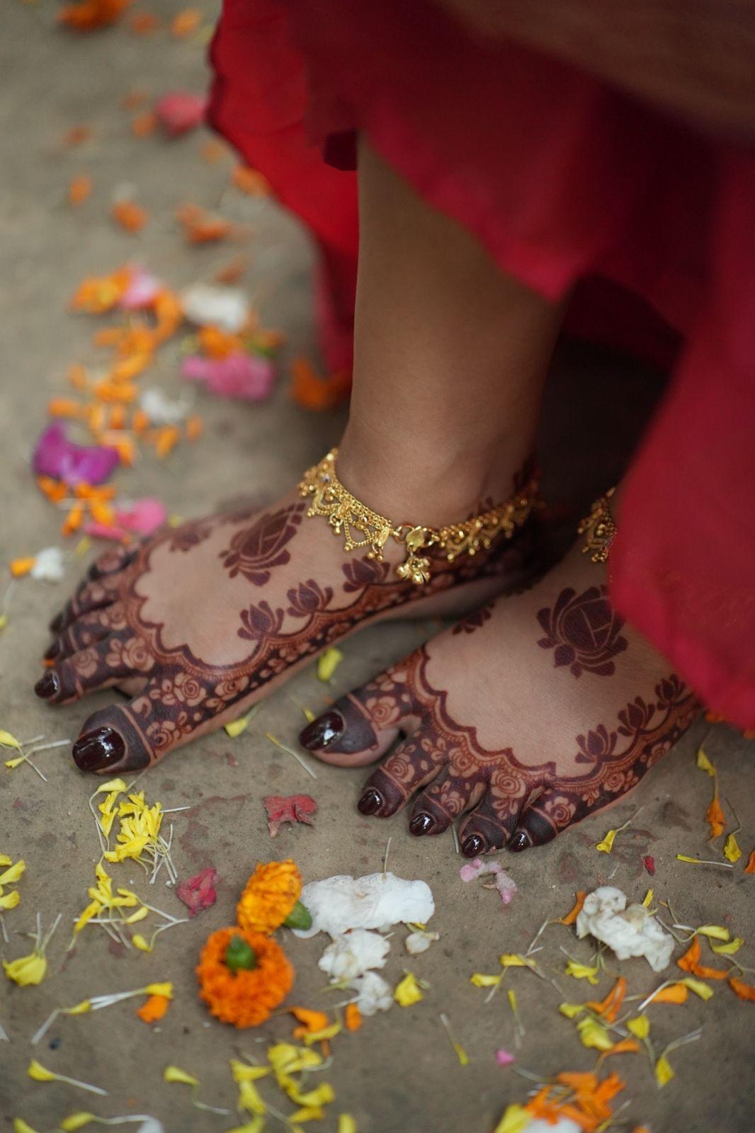 Foot mehndi ( dark stain)